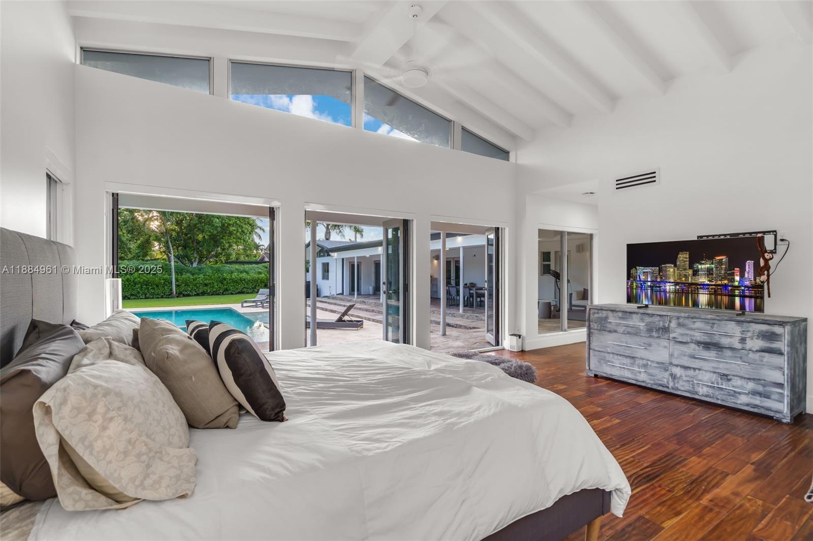 COLLEGE MNR - Residential