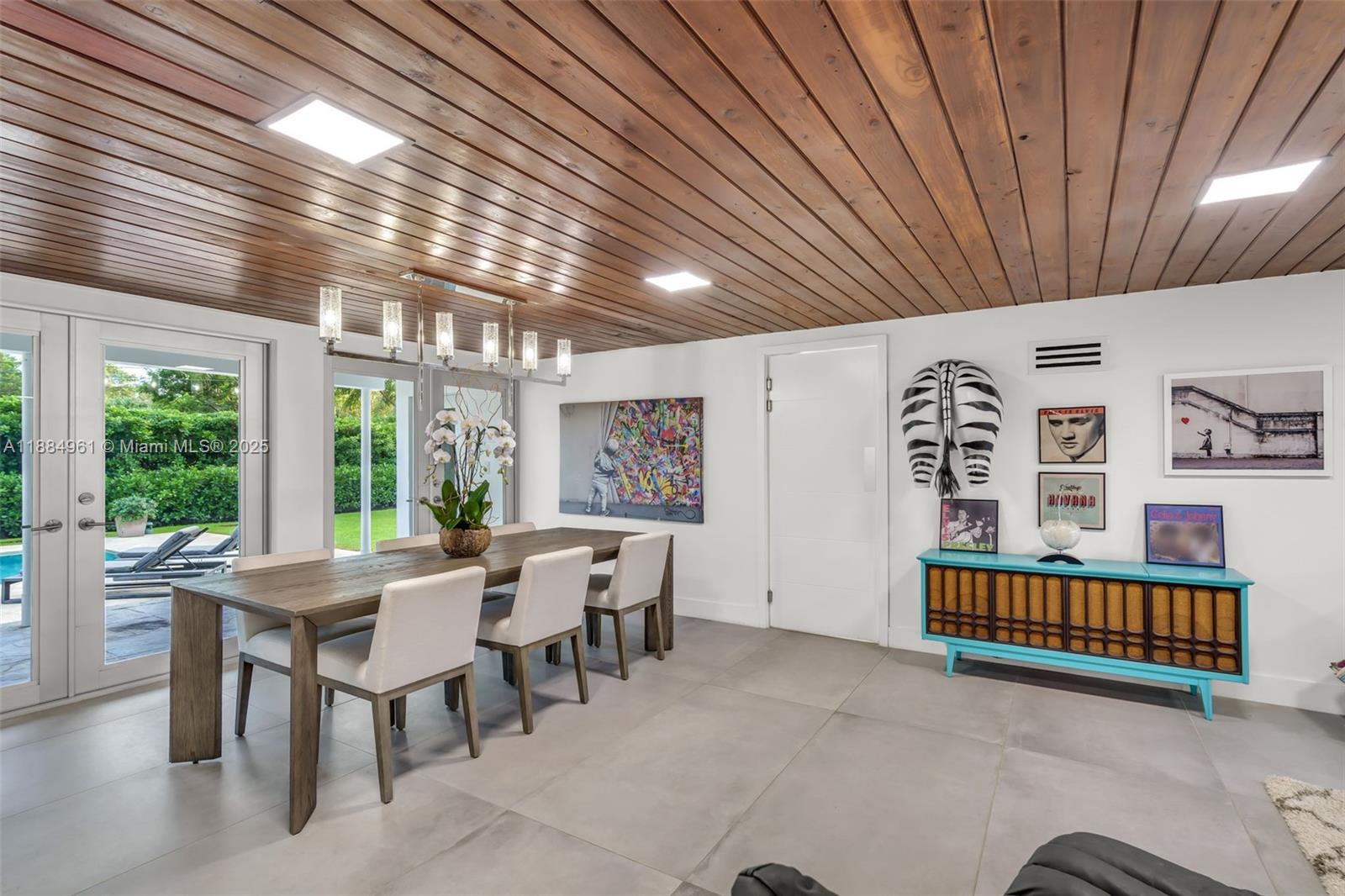 COLLEGE MNR - Residential