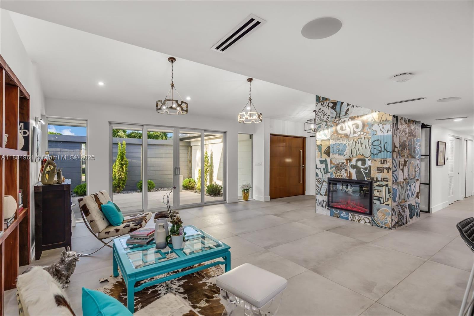 COLLEGE MNR - Residential