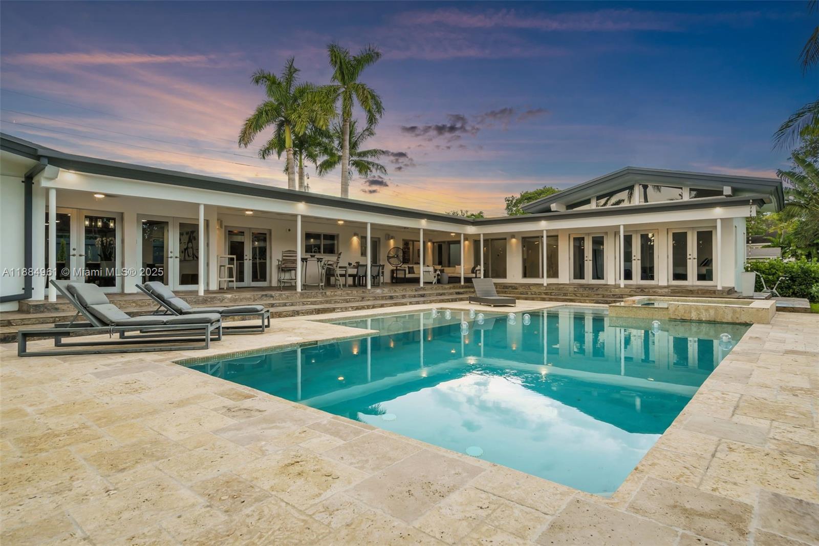 COLLEGE MNR - Residential