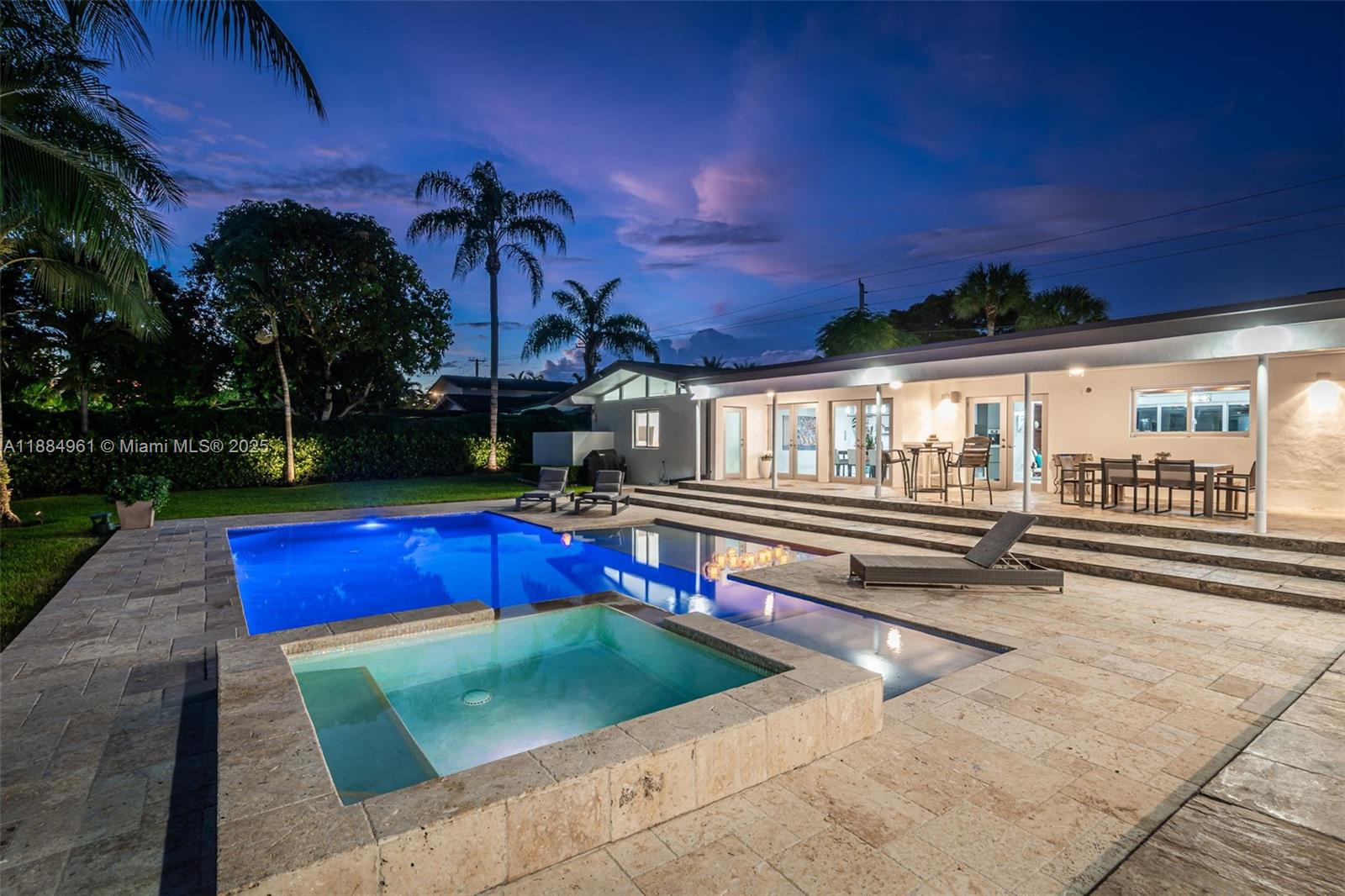 COLLEGE MNR - Residential