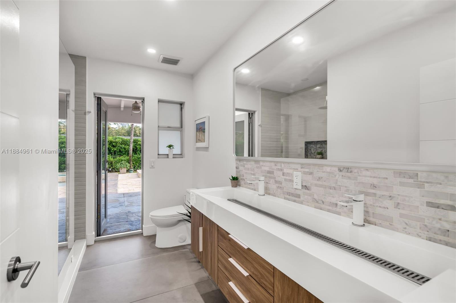 COLLEGE MNR - Residential