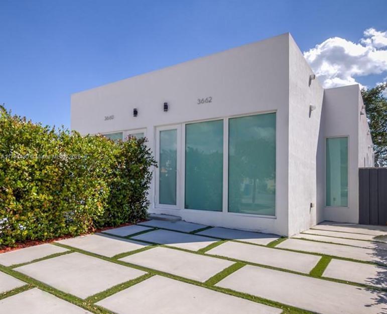 Rental Property at 3660 Sw 24th Ter 3660, Miami, Broward County, Florida - Bedrooms: 3 
Bathrooms: 2  - $4,000 MO.