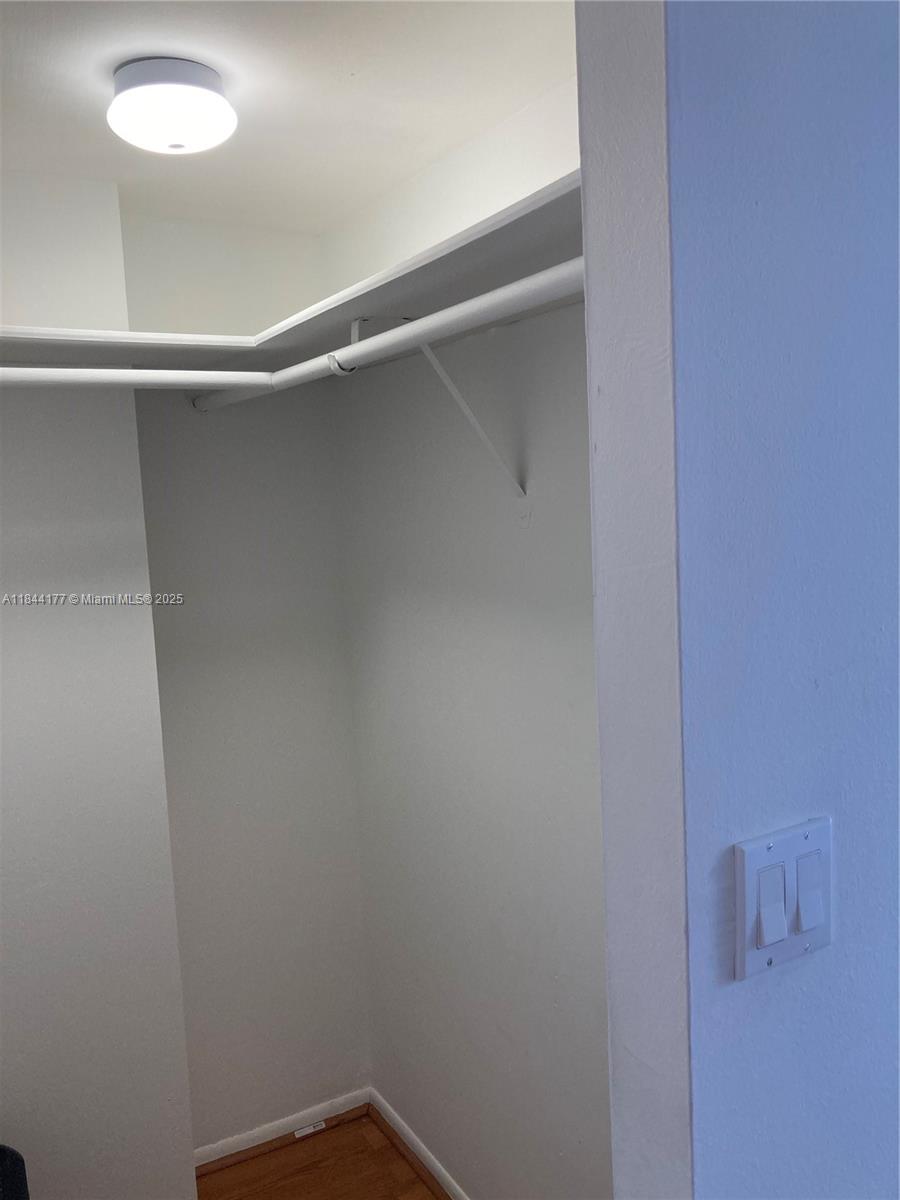 BISCAYA III CONDO - Residential