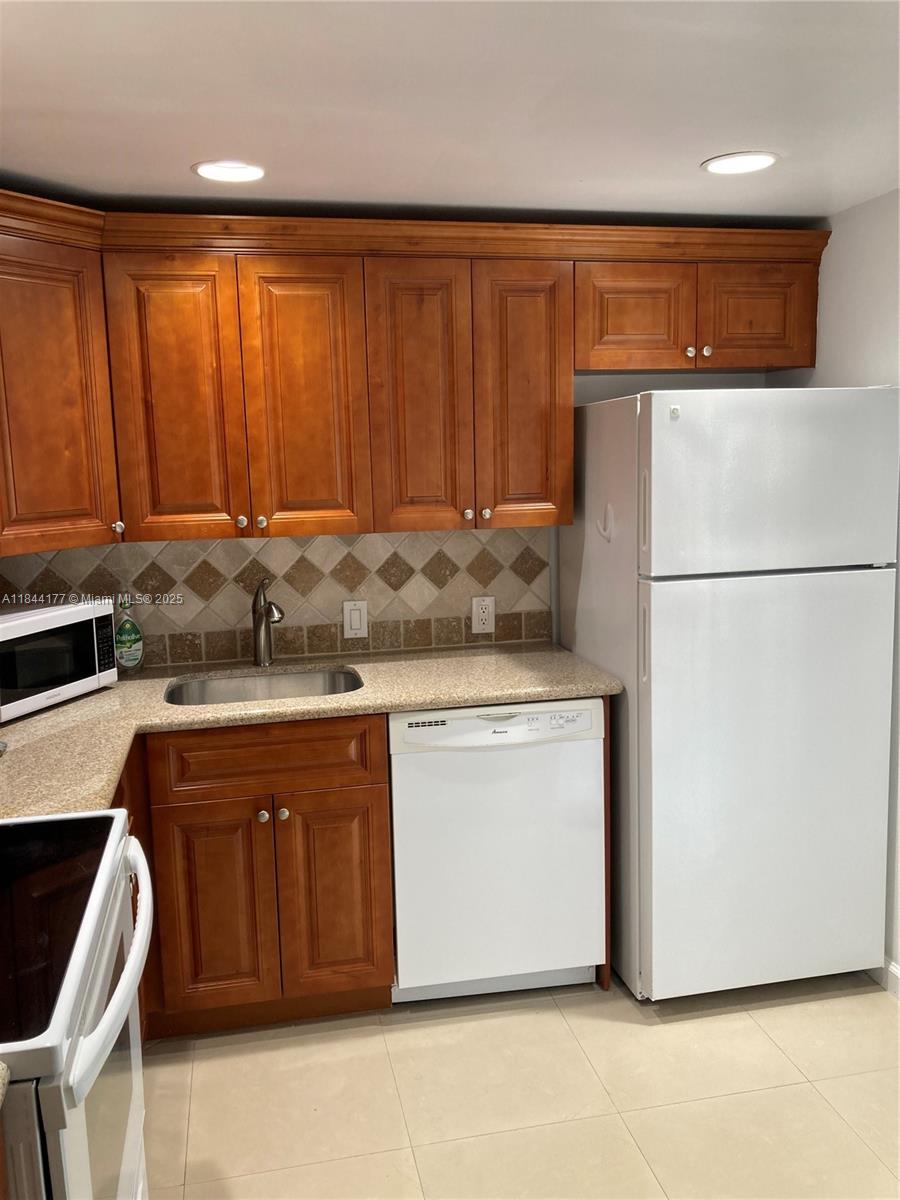 BISCAYA III CONDO - Residential