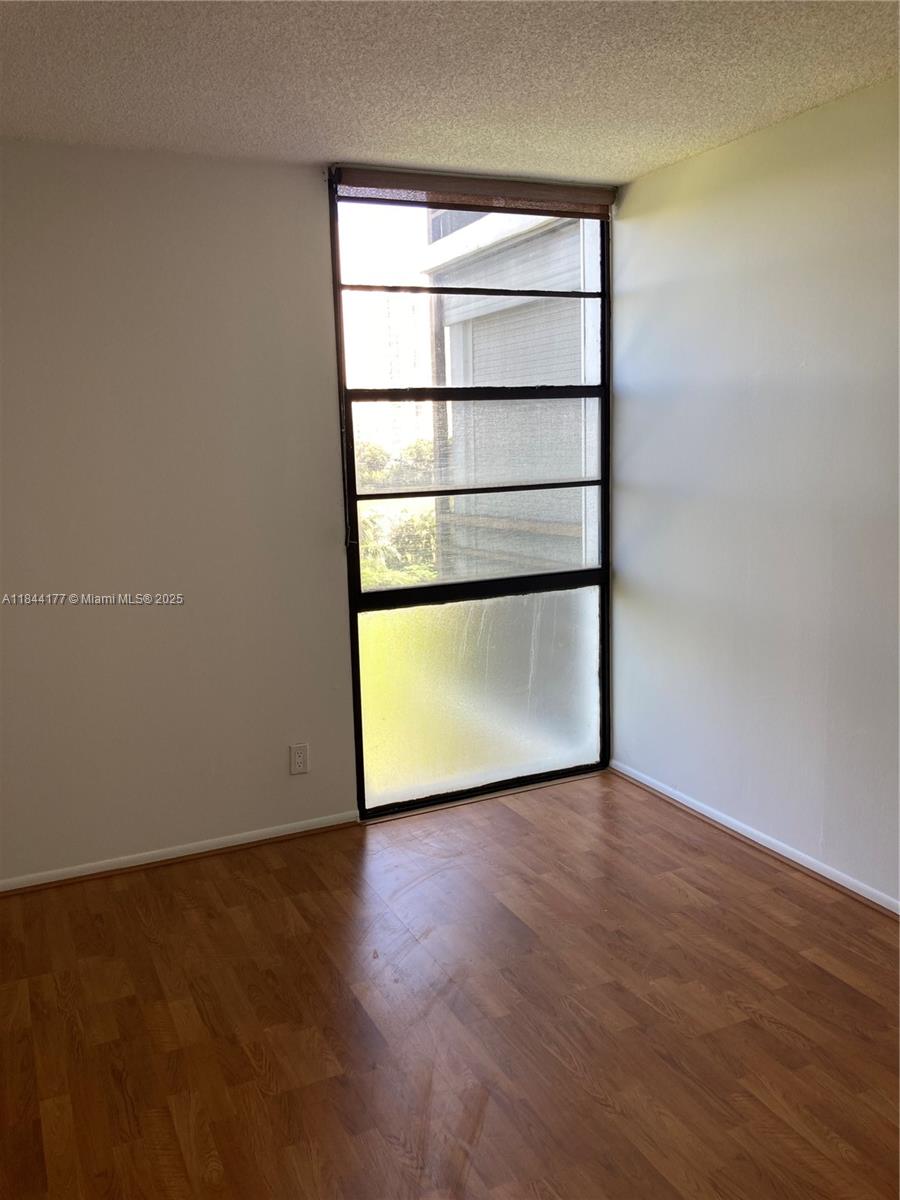 BISCAYA III CONDO - Residential