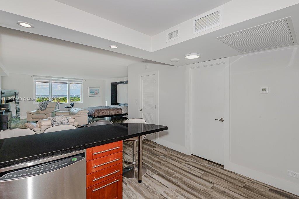 2301 Collins Ave 1532