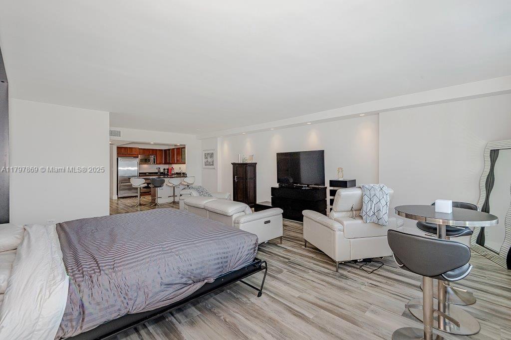 RONEY PALACE CONDO - Residential
