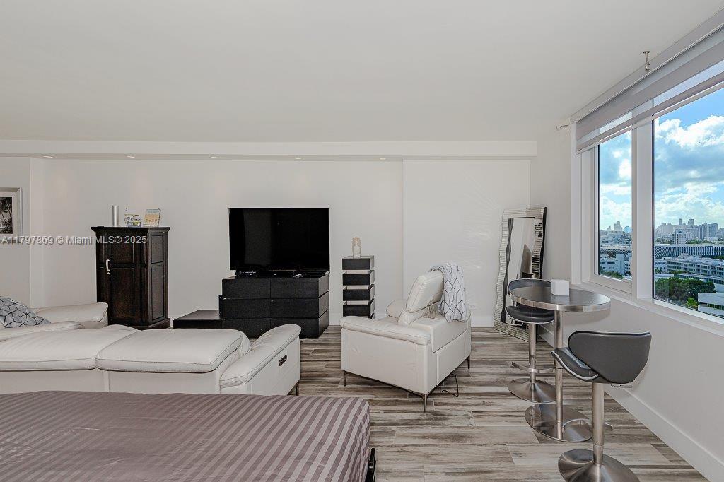 RONEY PALACE CONDO - Residential