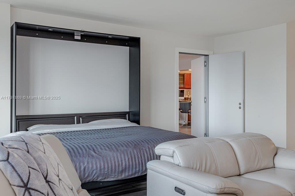 RONEY PALACE CONDO - Residential