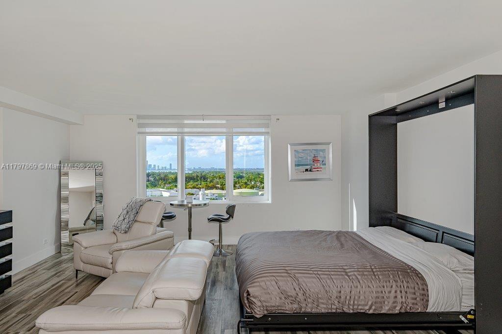 RONEY PALACE CONDO - Residential
