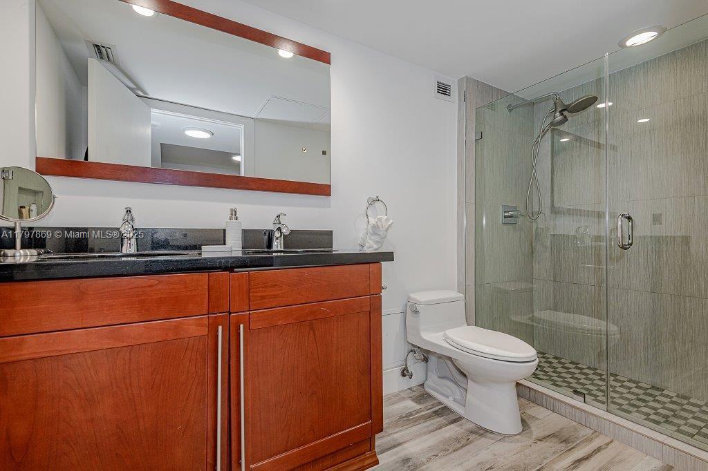 RONEY PALACE CONDO - Residential