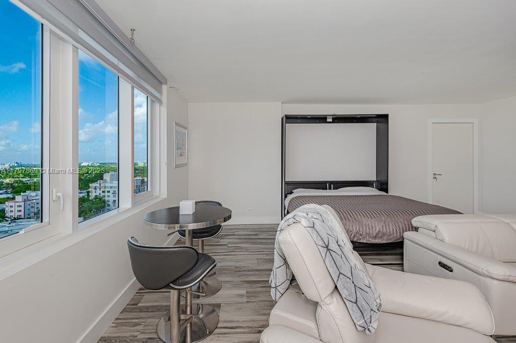 RONEY PALACE CONDO - Residential