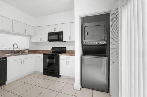 Tiny photo for 40 Simonton Cir #40, Weston, FL 33326 (MLS # A12006463)