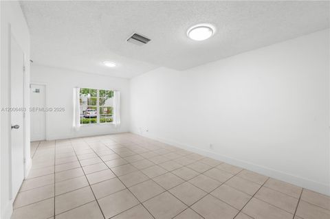 Tiny photo for 40 Simonton Cir #40, Weston, FL 33326 (MLS # A12006463)