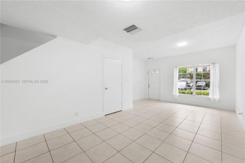 Tiny photo for 40 Simonton Cir #40, Weston, FL 33326 (MLS # A12006463)