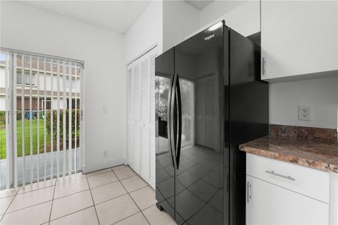 Tiny photo for 40 Simonton Cir #40, Weston, FL 33326 (MLS # A12006463)