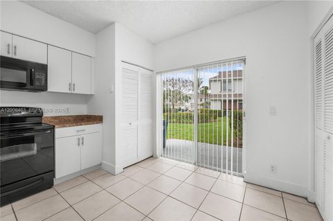 Tiny photo for 40 Simonton Cir #40, Weston, FL 33326 (MLS # A12006463)