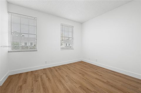 Tiny photo for 40 Simonton Cir #40, Weston, FL 33326 (MLS # A12006463)