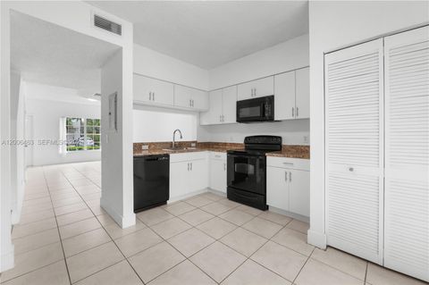 Tiny photo for 40 Simonton Cir #40, Weston, FL 33326 (MLS # A12006463)