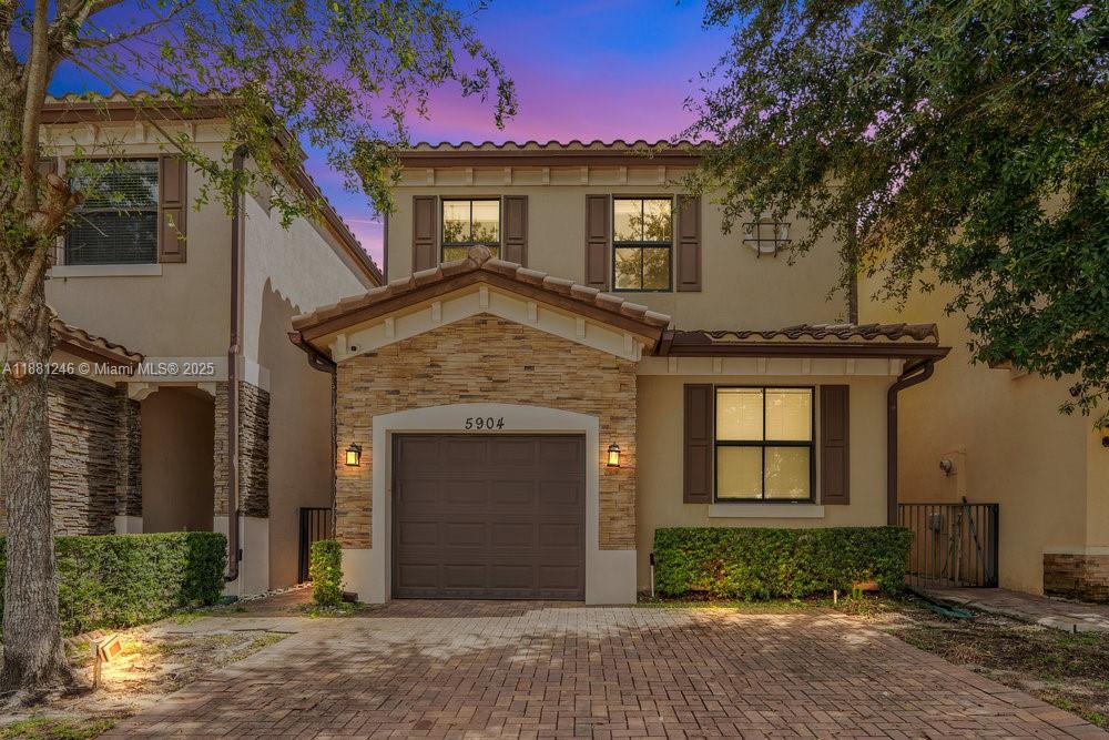 5904 NW 46th Ln