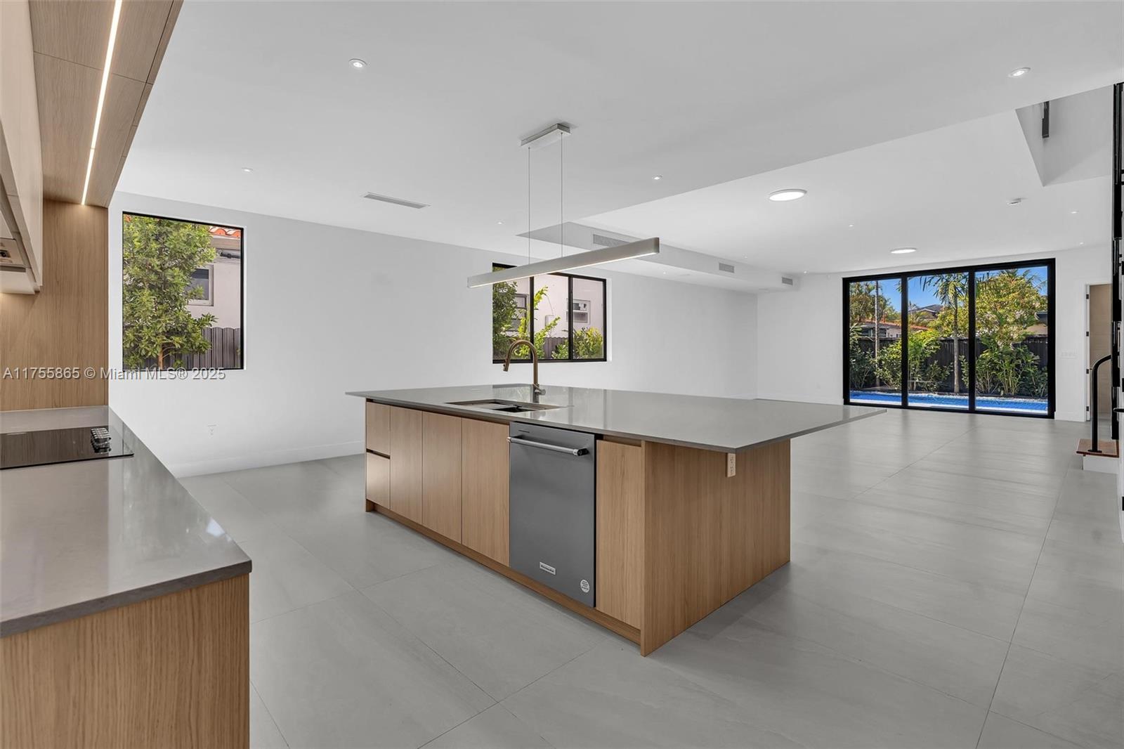 SILVER BLUFF GARDENS - Residential