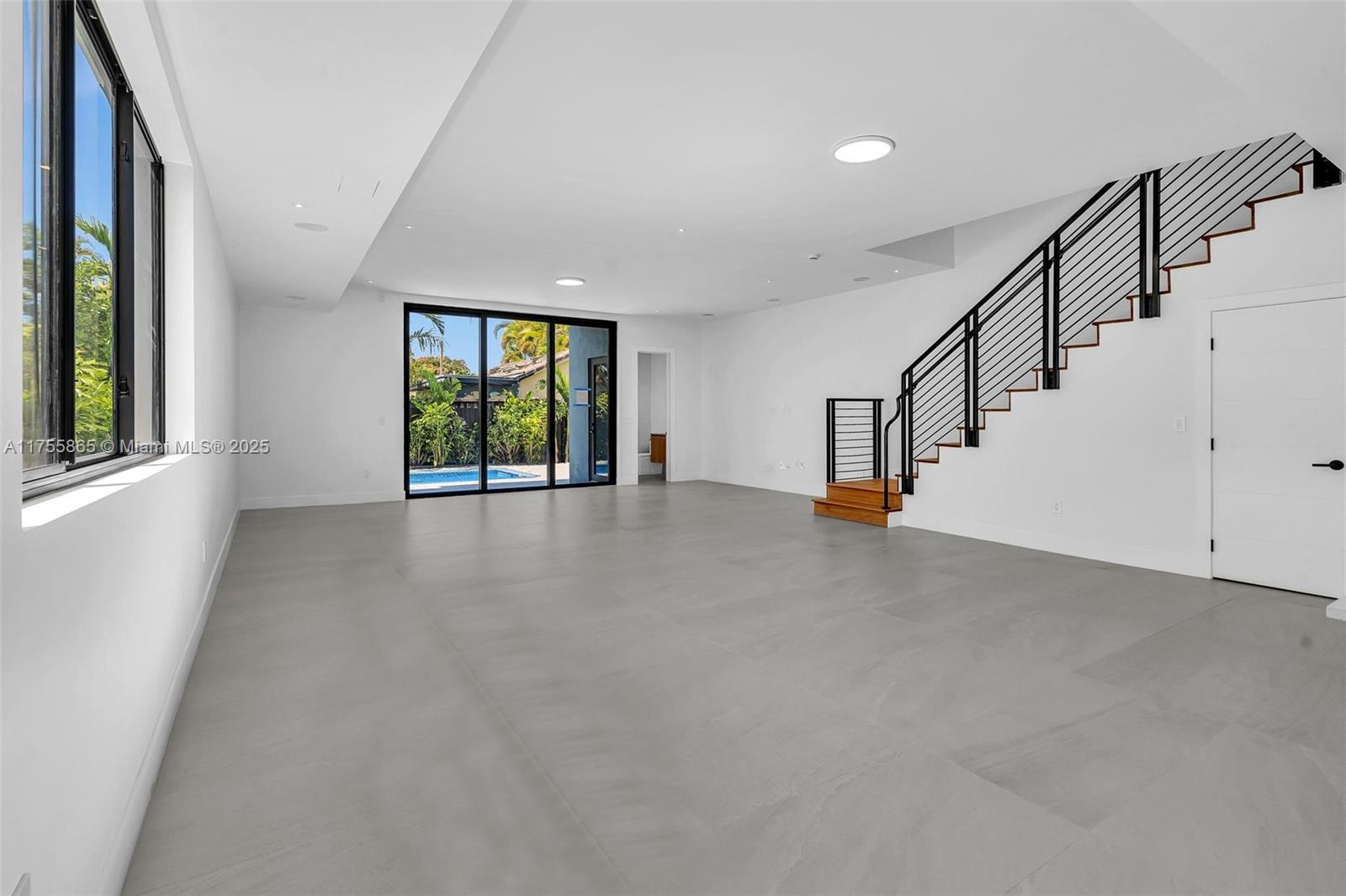 SILVER BLUFF GARDENS - Residential