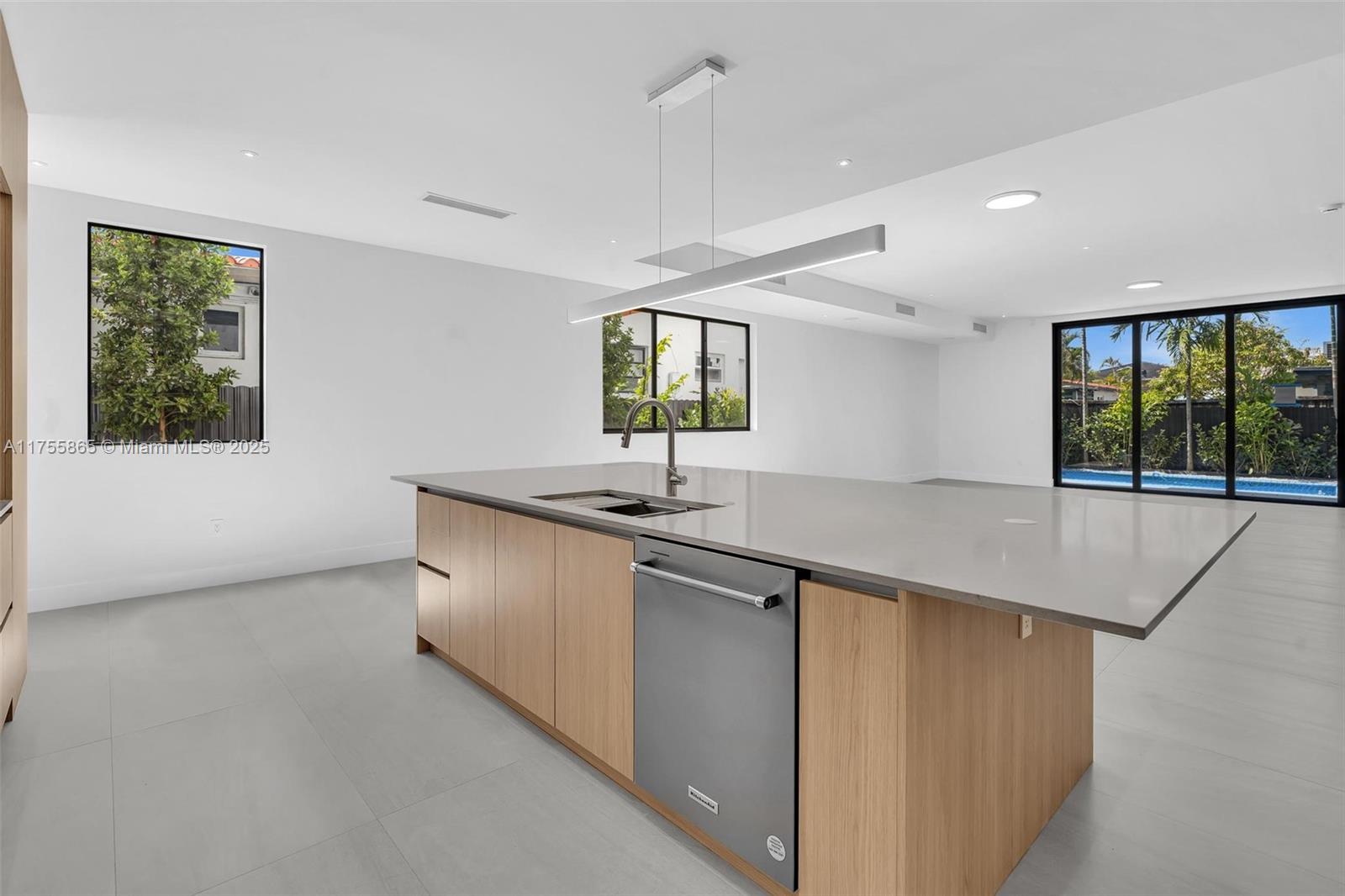 SILVER BLUFF GARDENS - Residential