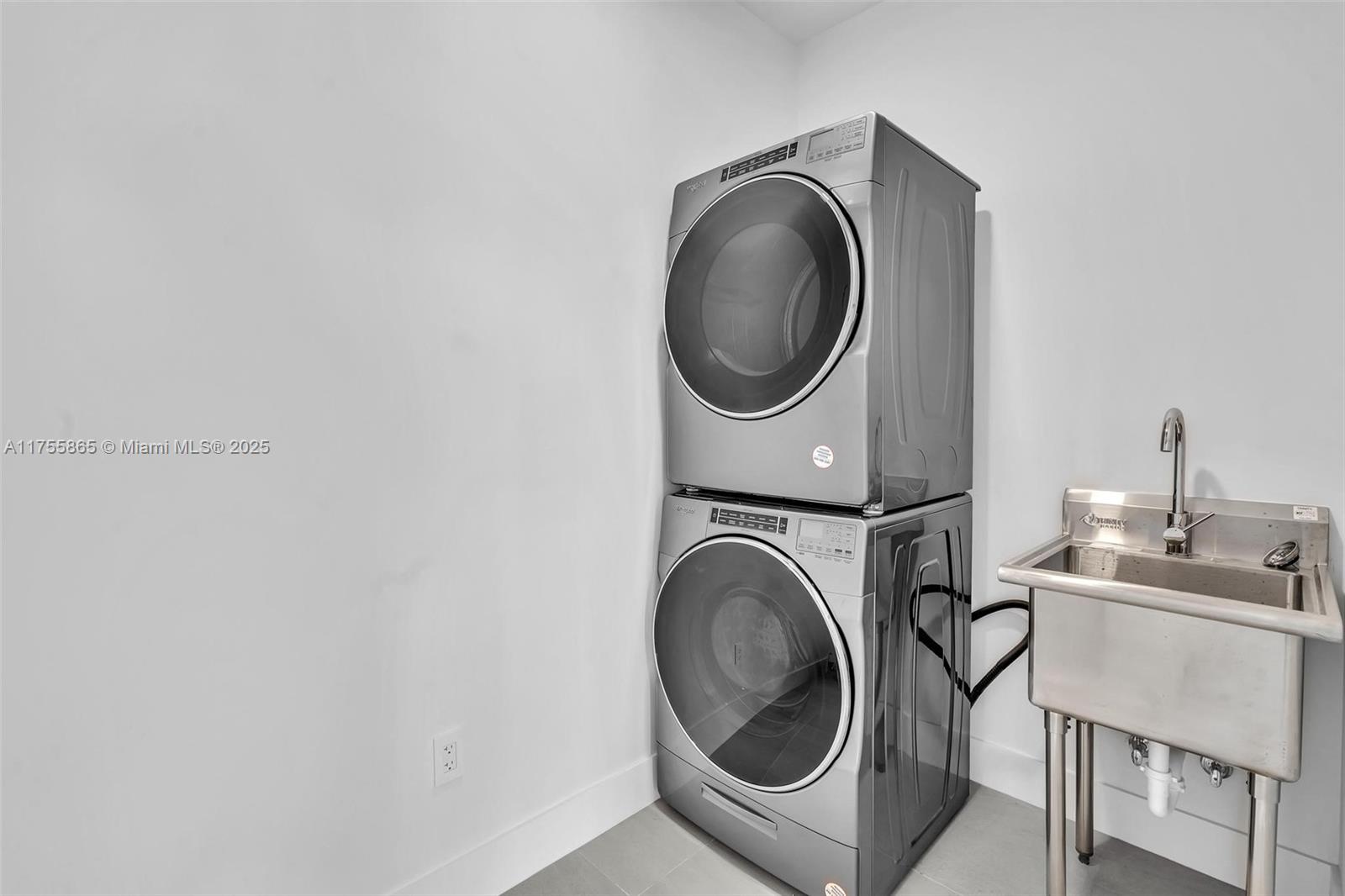 SILVER BLUFF GARDENS - Residential