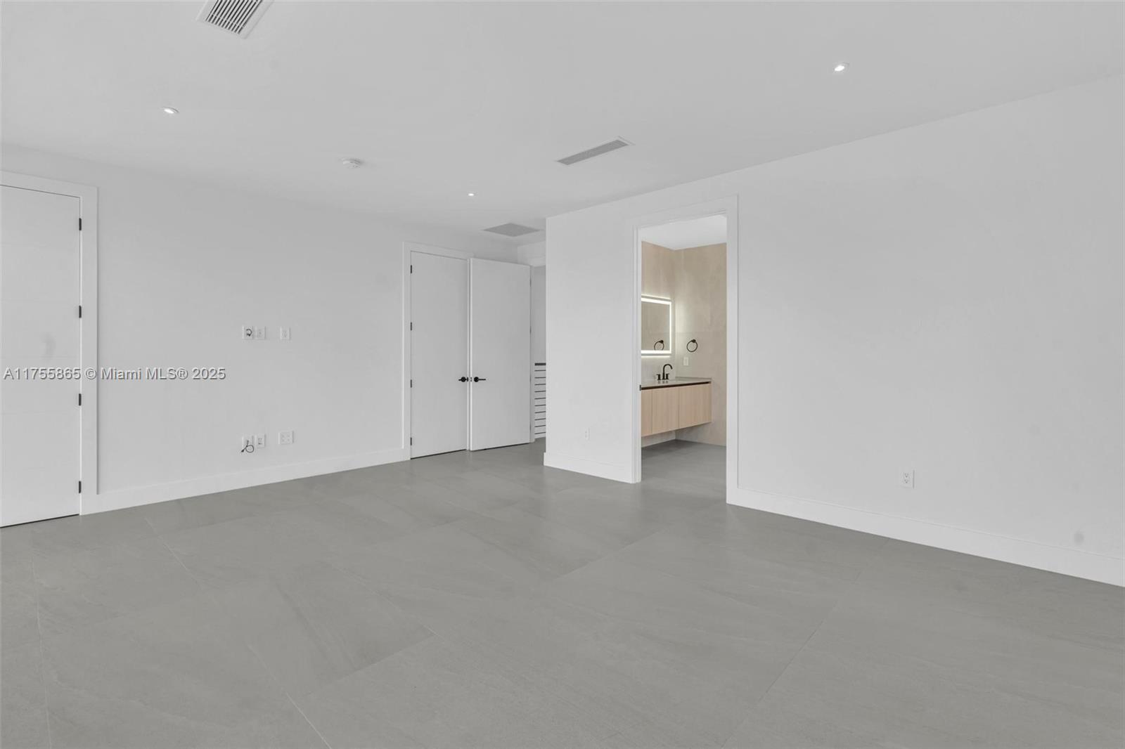 SILVER BLUFF GARDENS - Residential