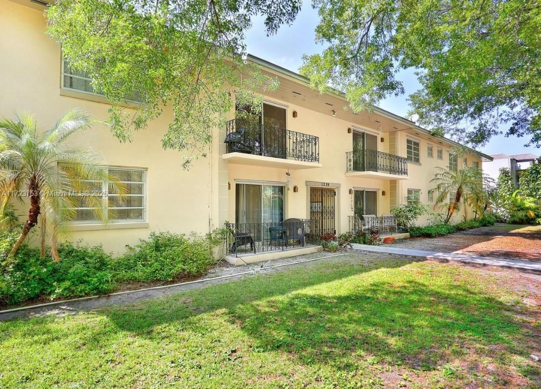 1239 Mariposa Ave 4, Coral Gables, Broward County, Florida - 2 Bedrooms  
2 Bathrooms - 