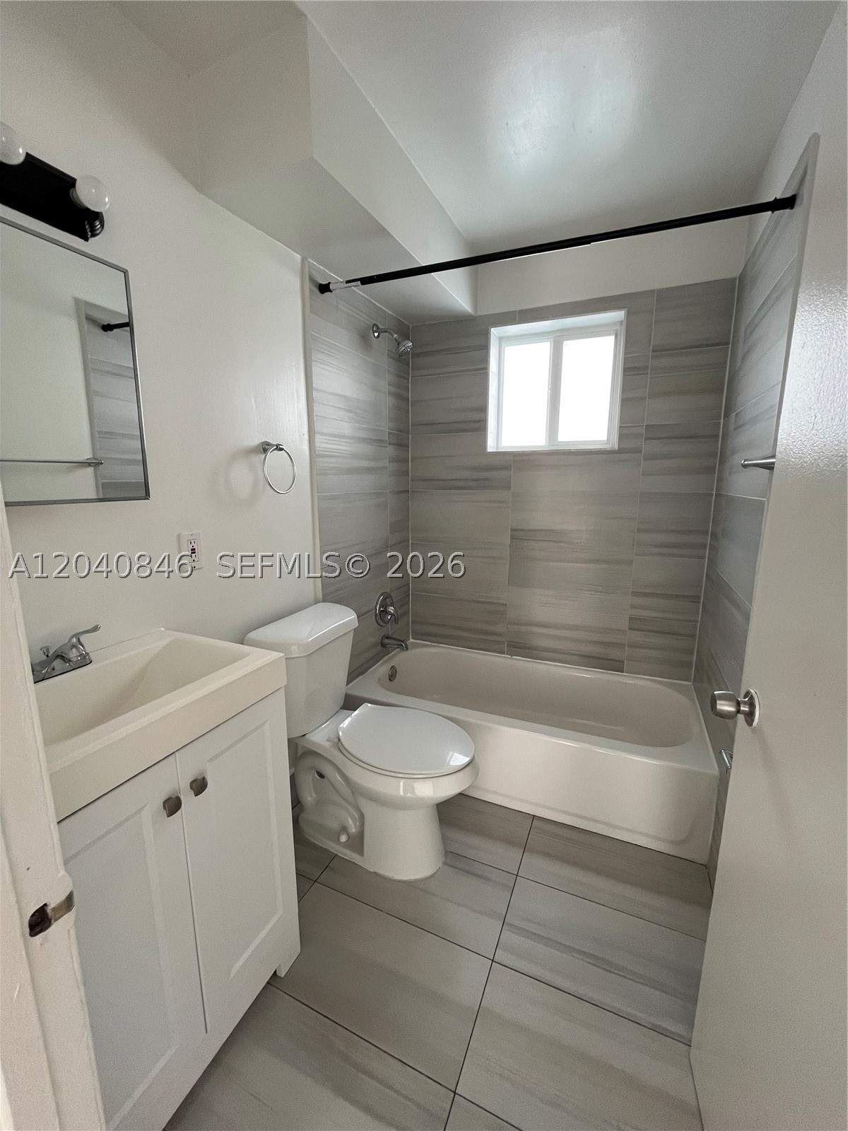 960 Biarritz Dr 2
