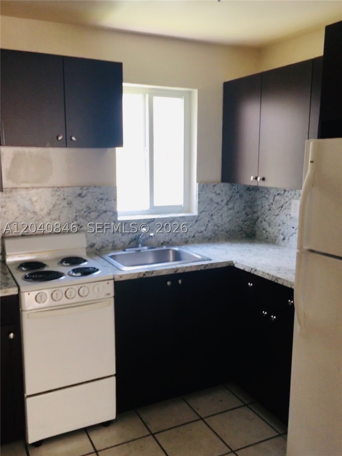 960 Biarritz Dr 2