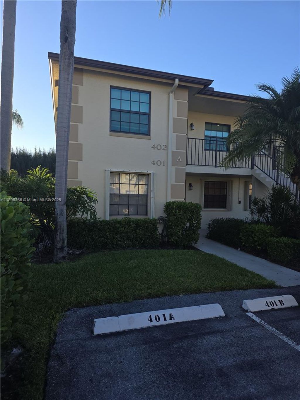 Photo of 401 Pinecrest Cir #A, Jupiter, FL 33458 (MLS # A11896366)