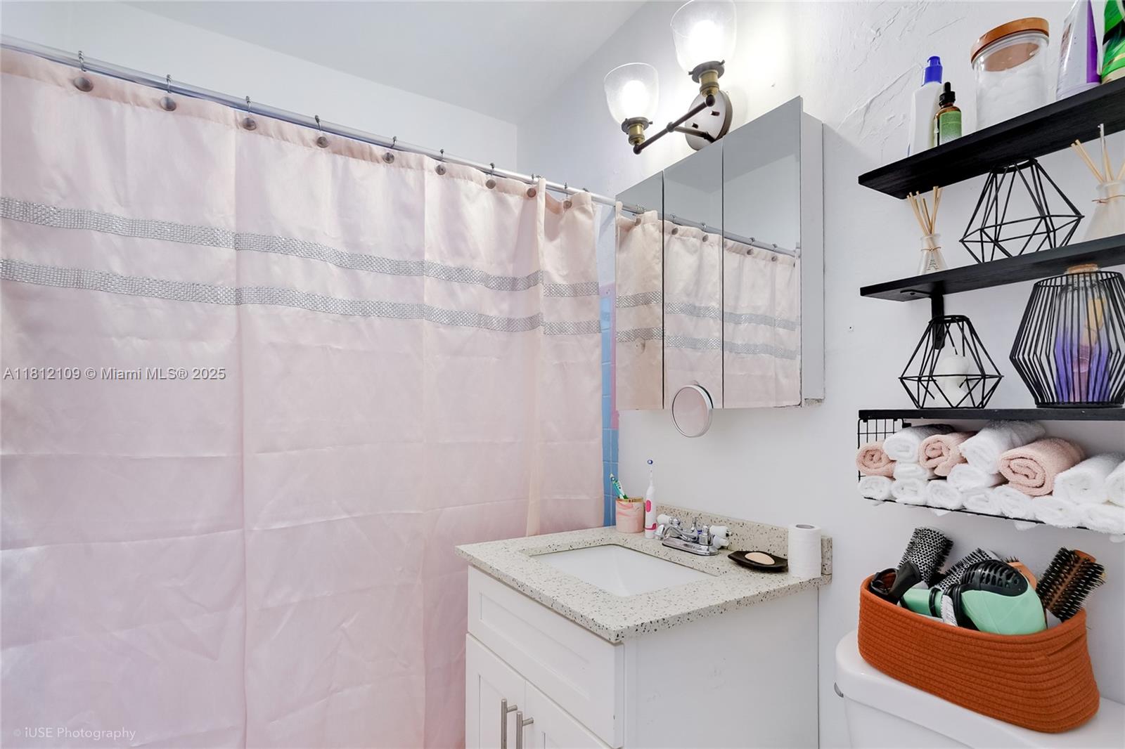 TAMIAMI PINES - Residential Income