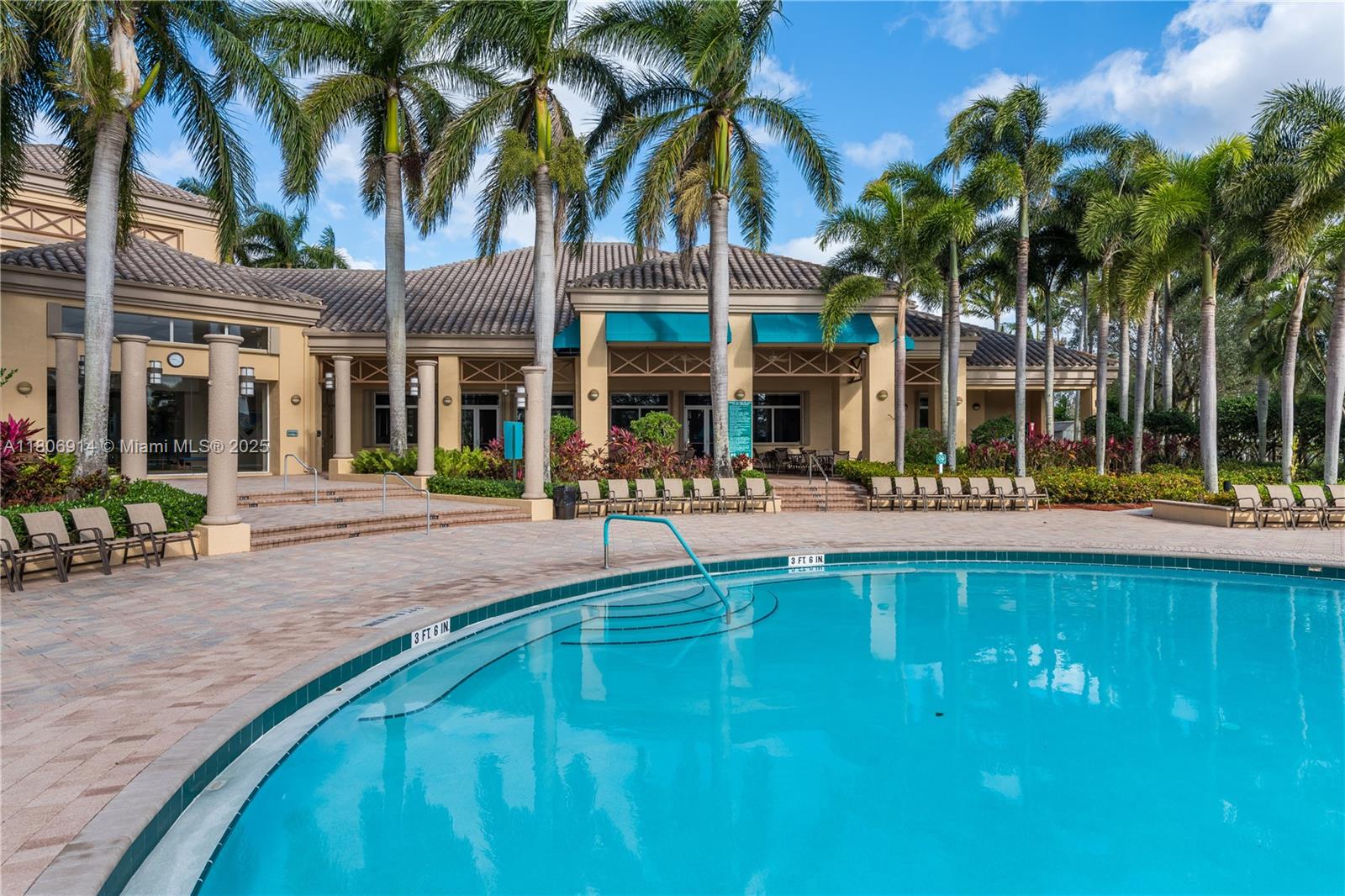 PEMBROKE FALLS - Residential