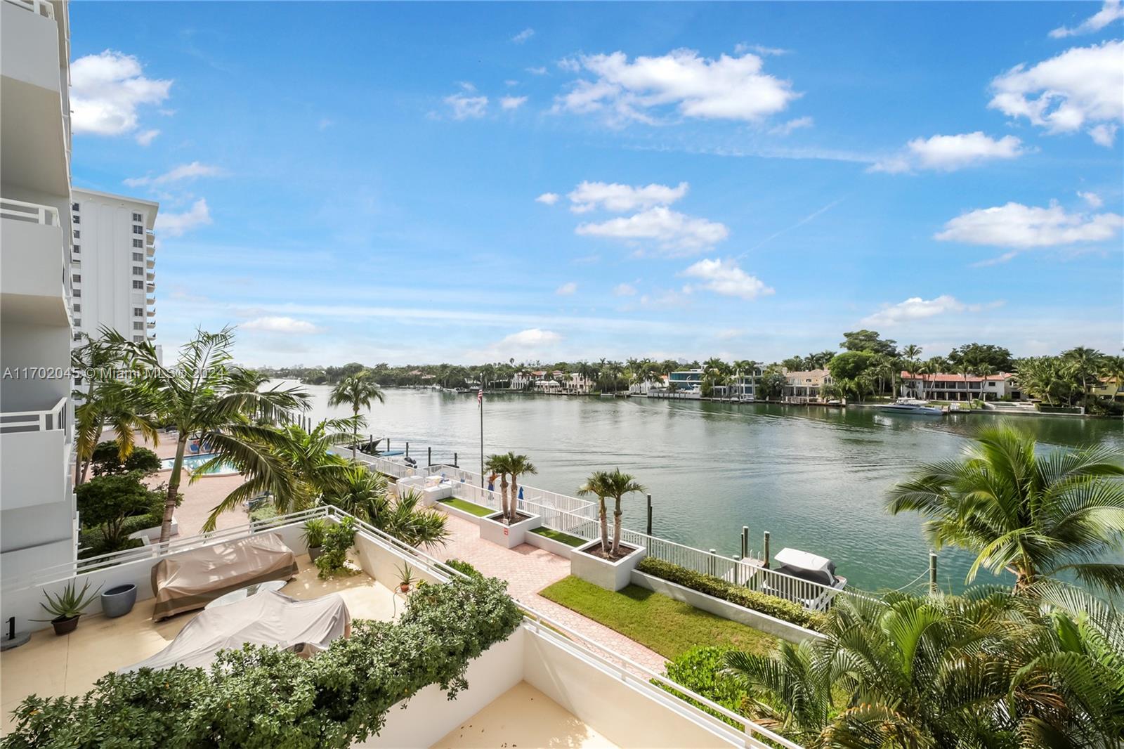 5700 Collins Ave 4L
