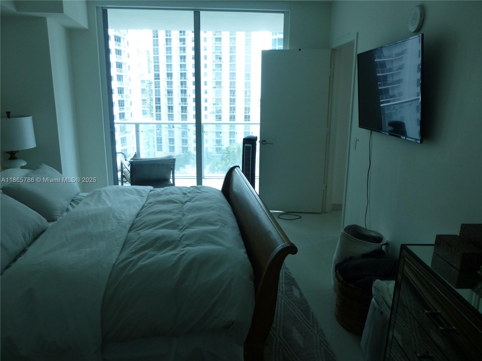 1100 MILLECENTO RESIDENCE - Residential Lease