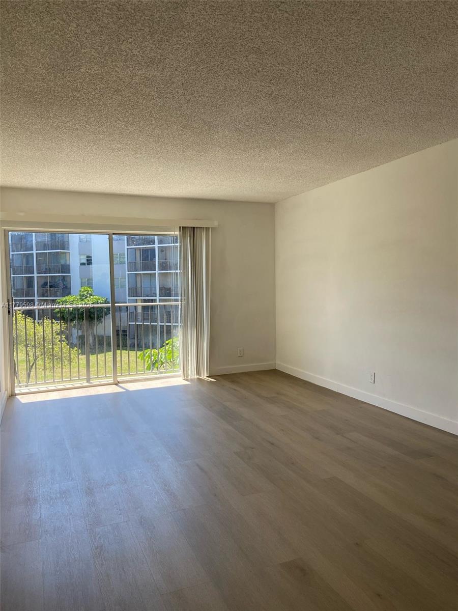 LAKESHORE AT UNIVERSITY P - Residential