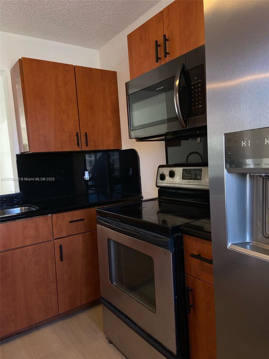 LAKESHORE AT UNIVERSITY P - Residential