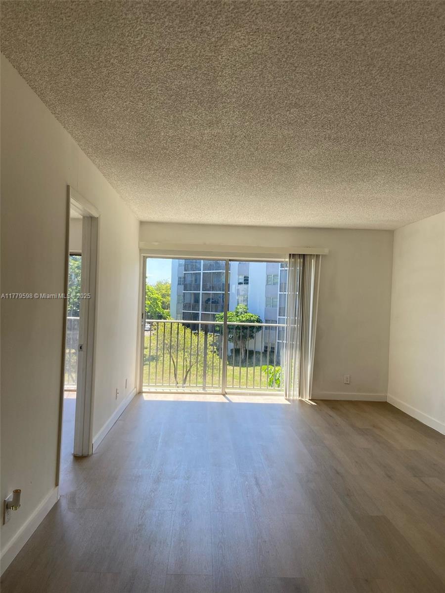 LAKESHORE AT UNIVERSITY P - Residential