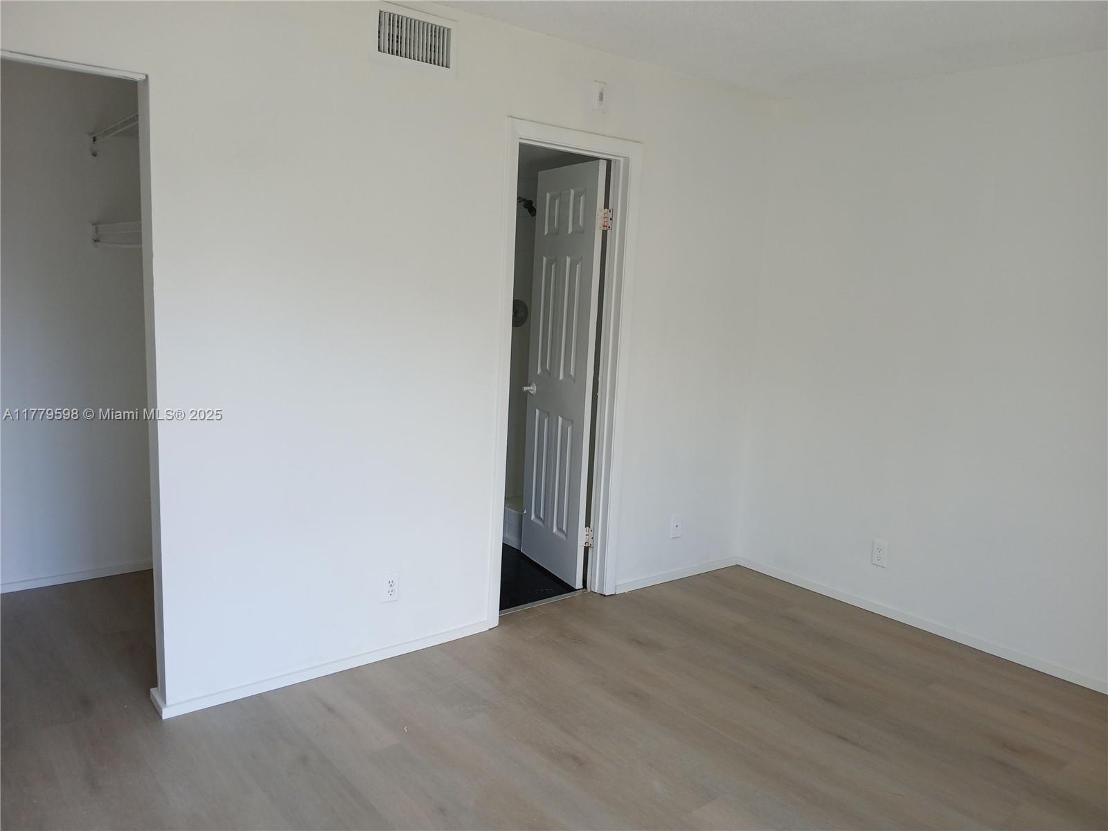 LAKESHORE AT UNIVERSITY P - Residential