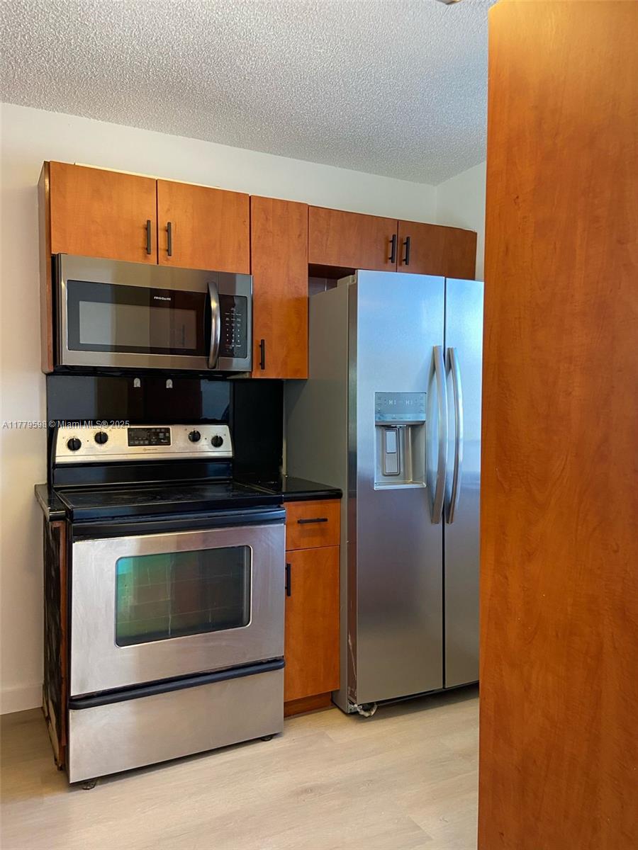 LAKESHORE AT UNIVERSITY P - Residential