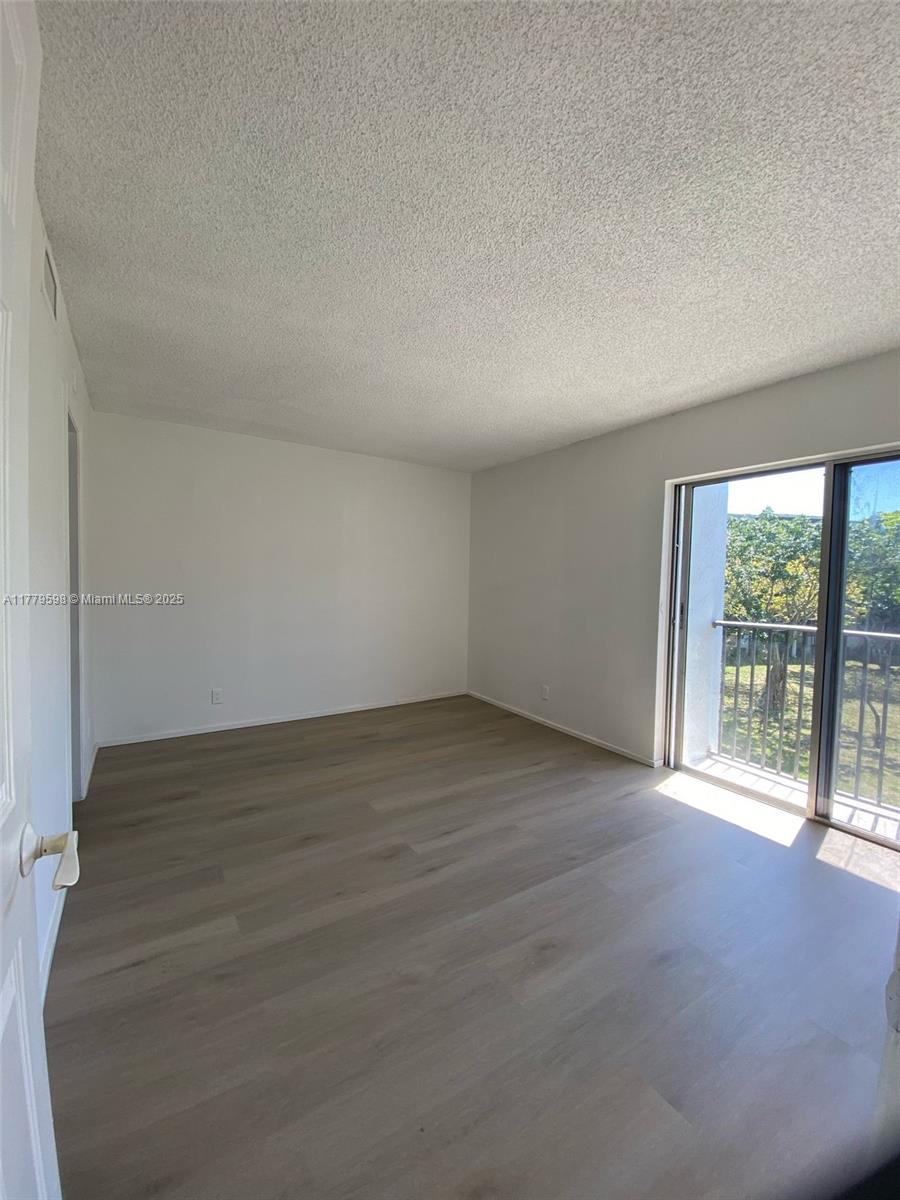 LAKESHORE AT UNIVERSITY P - Residential