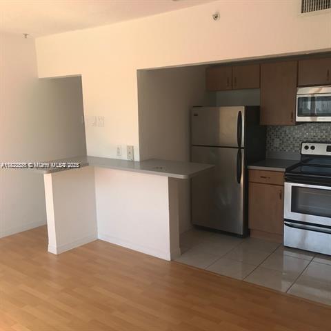 WELWORTH CONDO - Residential Lease