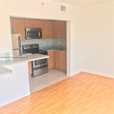 WELWORTH CONDO - Residential Lease