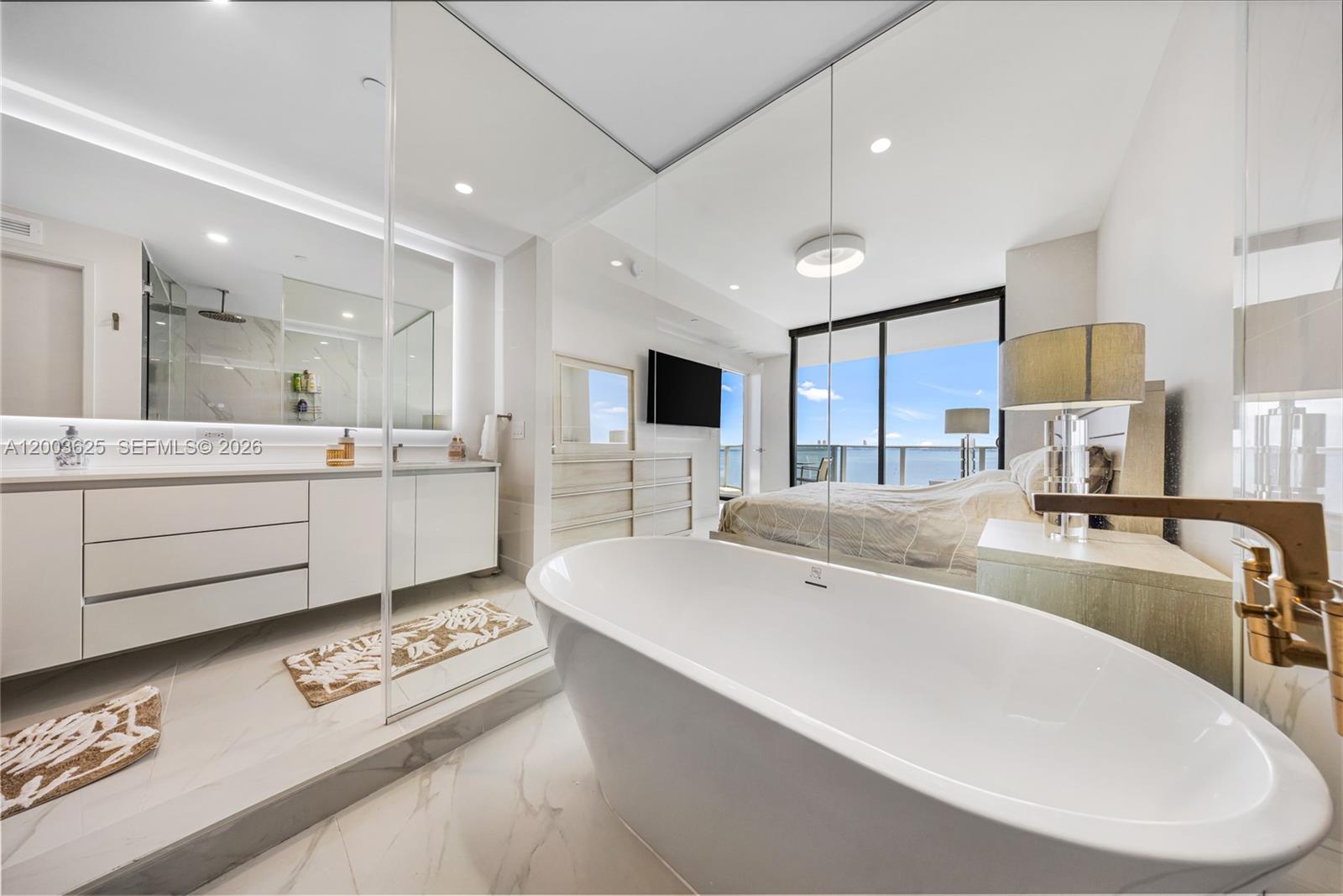 ARIA RESERVE SOUTH TOWER - Residential Lease