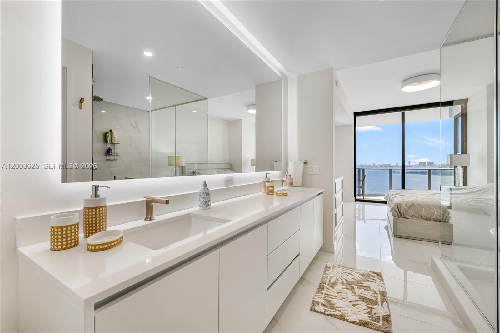 ARIA RESERVE SOUTH TOWER - Residential Lease