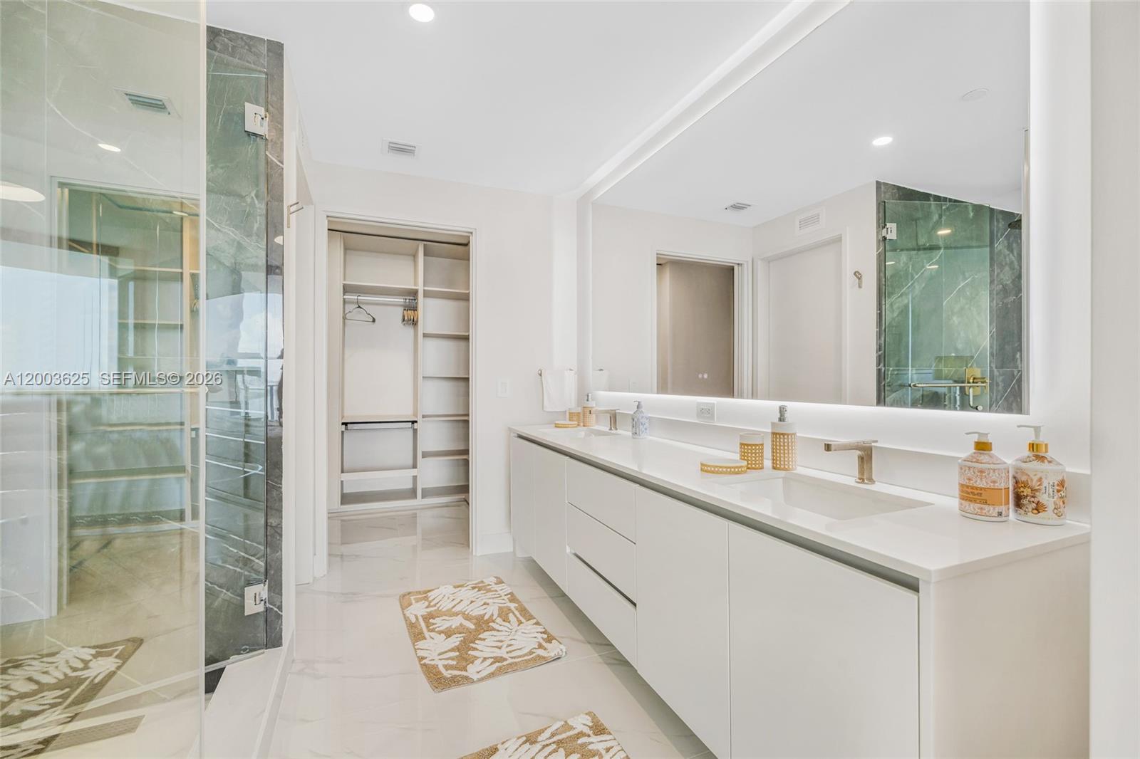 ARIA RESERVE SOUTH TOWER - Residential Lease