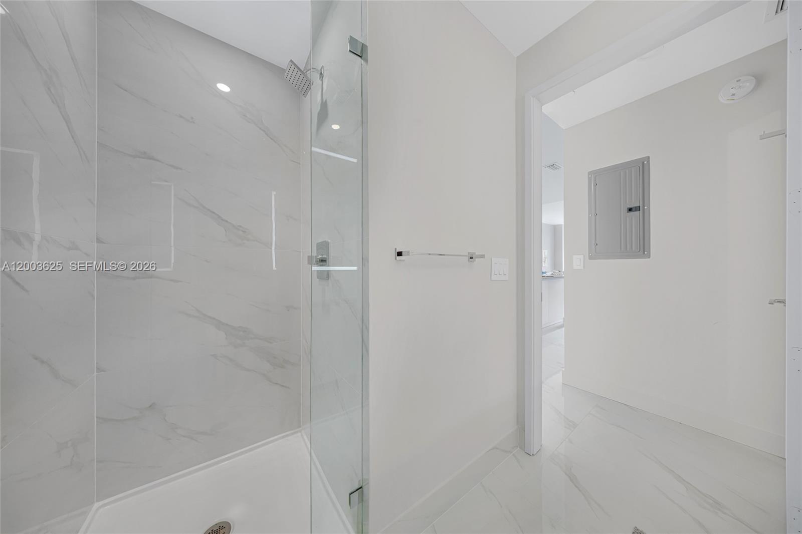 ARIA RESERVE SOUTH TOWER - Residential Lease